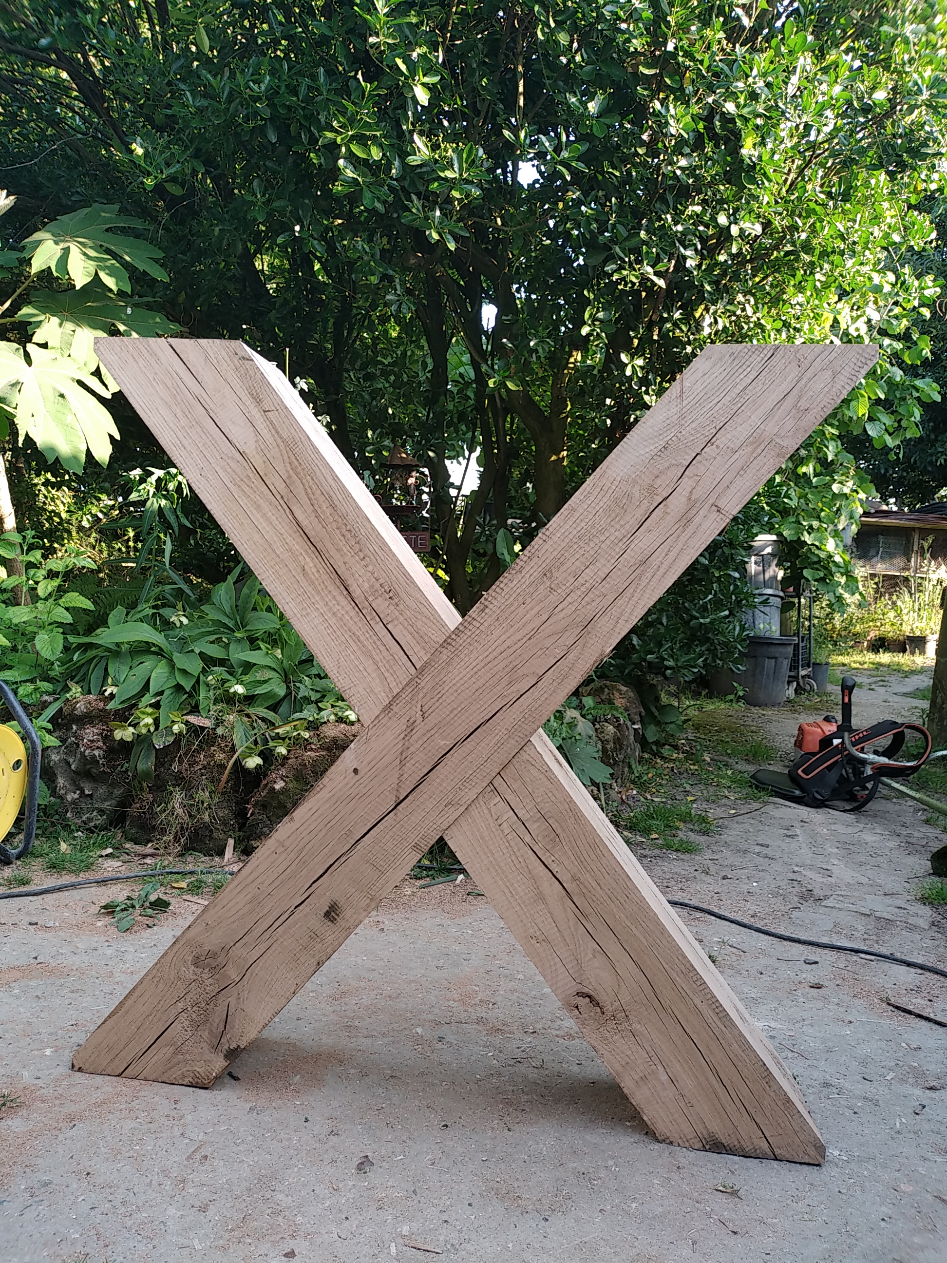Assemblage traditionnel de charpente en chêne — Thésée